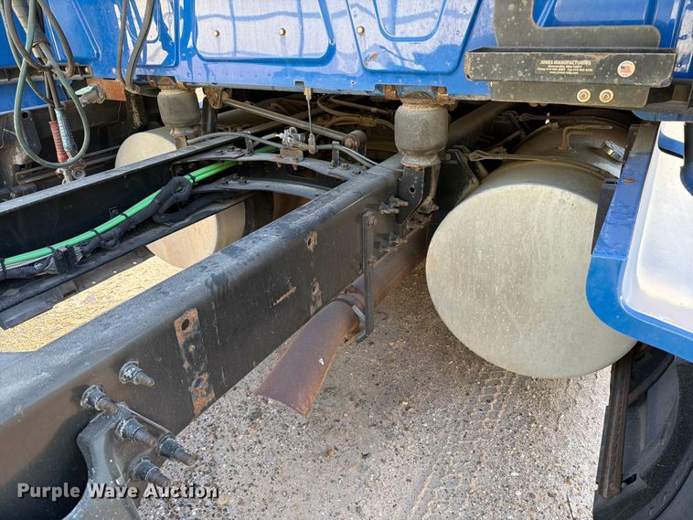 image for item YA2122 2018 International LT625 semi truck