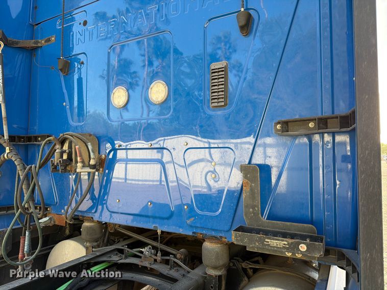 image for item YA2122 2018 International LT625 semi truck