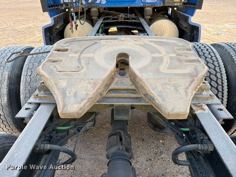 image for item YA2122 2018 International LT625 semi truck