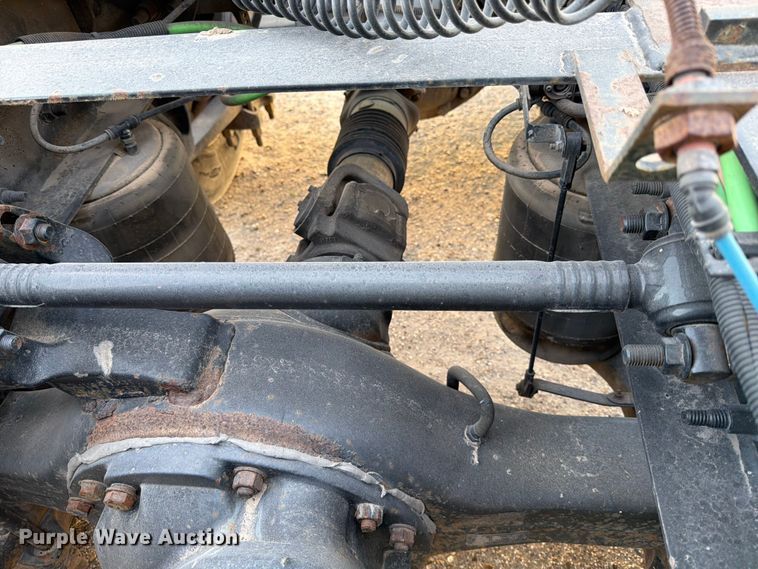 image for item YA2122 2018 International LT625 semi truck