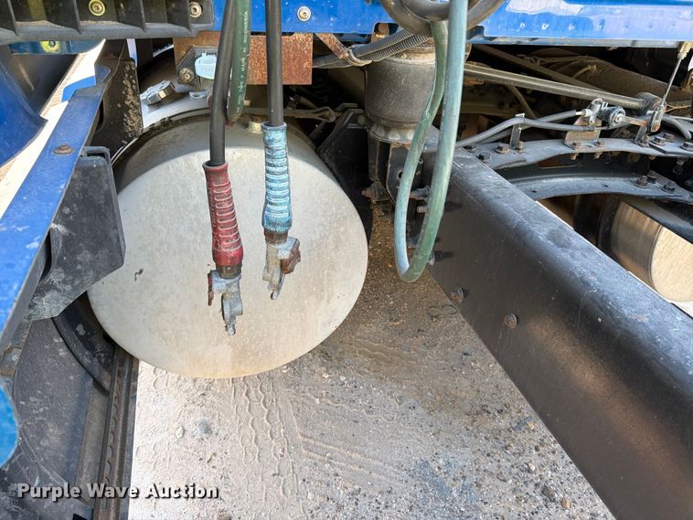 image for item YA2122 2018 International LT625 semi truck