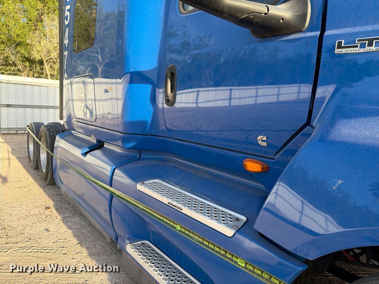 image for item YA2122 2018 International LT625 semi truck
