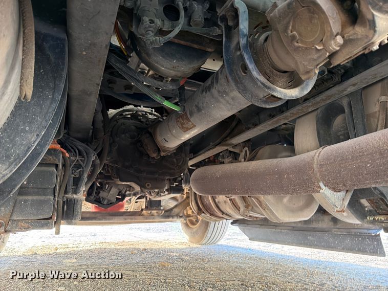 image for item YA2122 2018 International LT625 semi truck