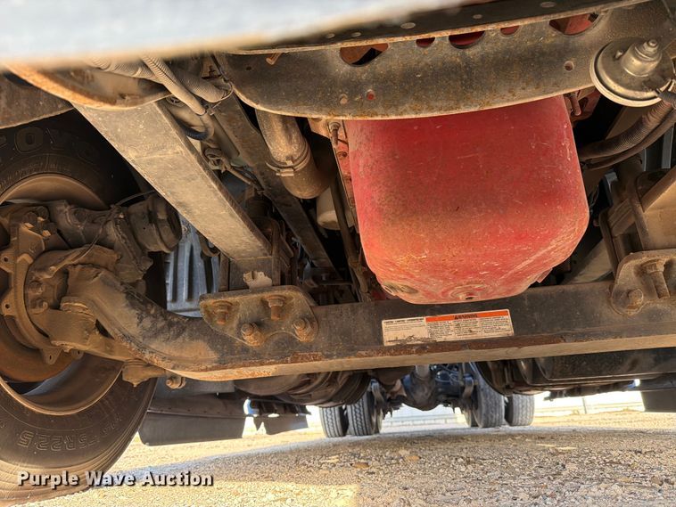 image for item YA2122 2018 International LT625 semi truck