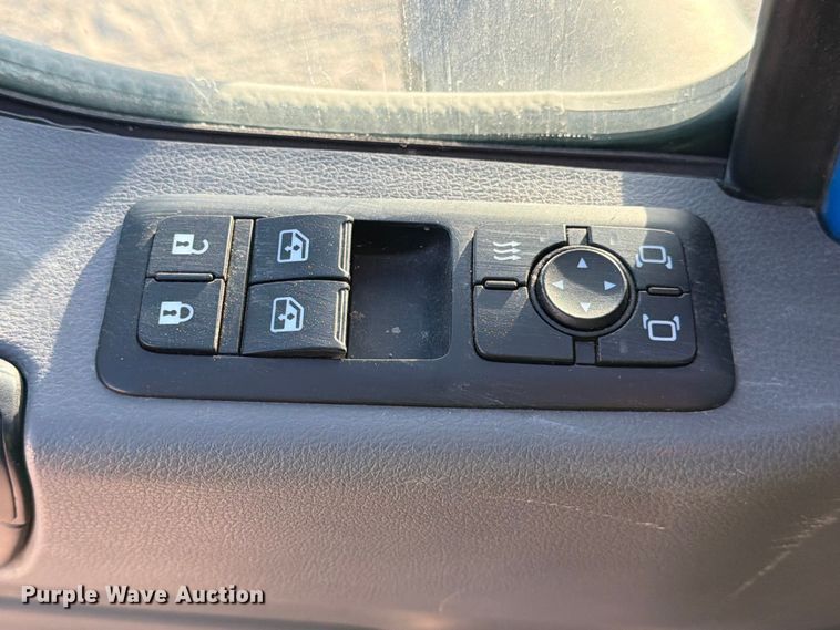 image for item YA2122 2018 International LT625 semi truck