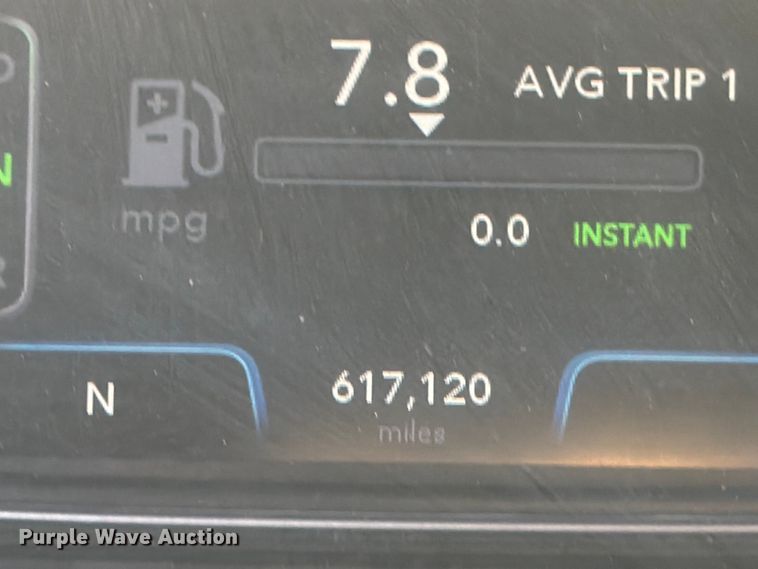 image for item YA2122 2018 International LT625 semi truck