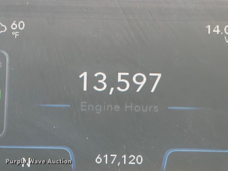 image for item YA2122 2018 International LT625 semi truck