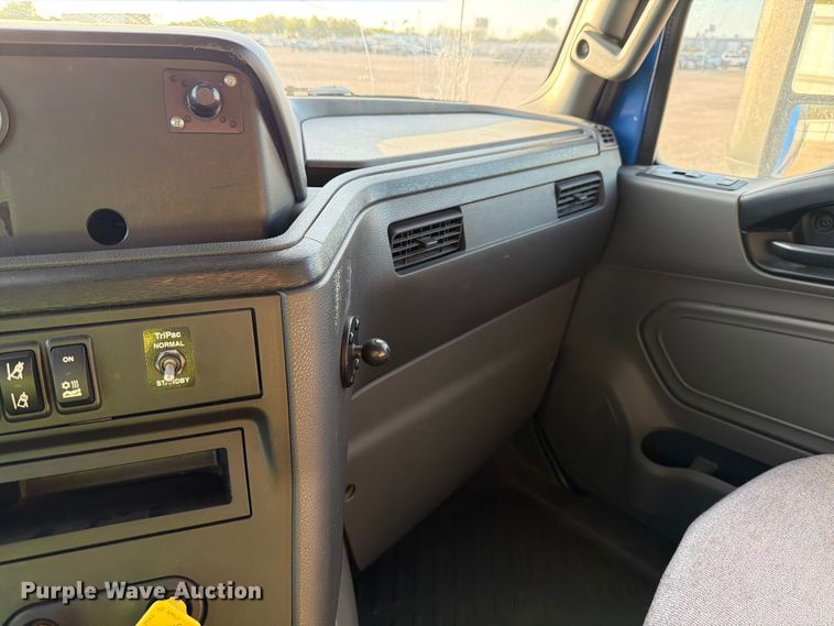 image for item YA2122 2018 International LT625 semi truck