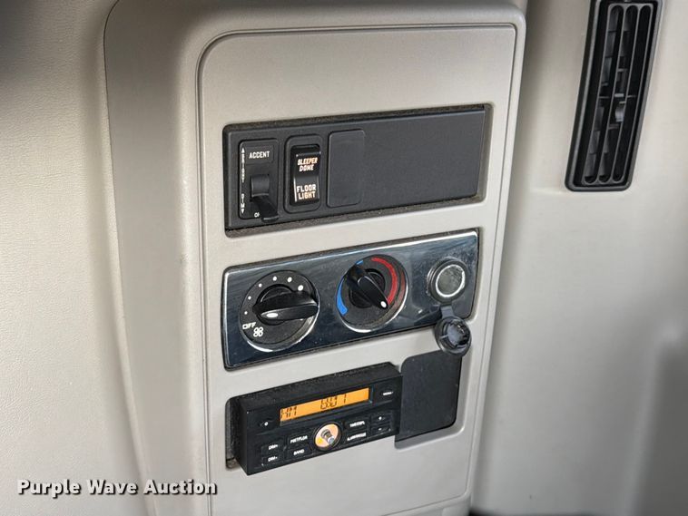 image for item YA2122 2018 International LT625 semi truck