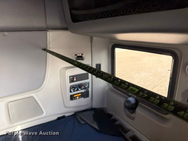 image for item YA2122 2018 International LT625 semi truck