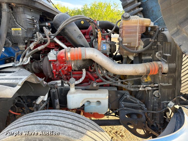 image for item YA2122 2018 International LT625 semi truck