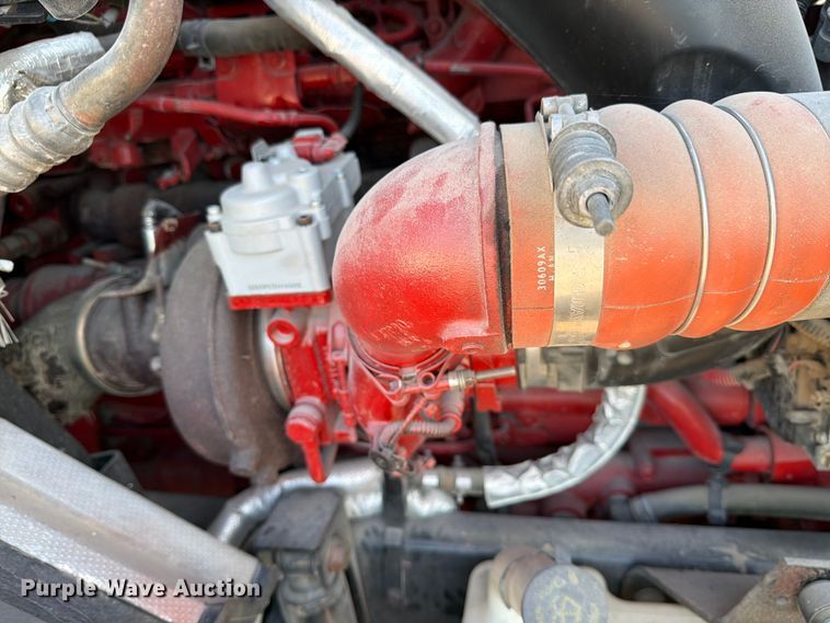 image for item YA2122 2018 International LT625 semi truck