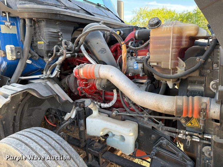 image for item YA2122 2018 International LT625 semi truck