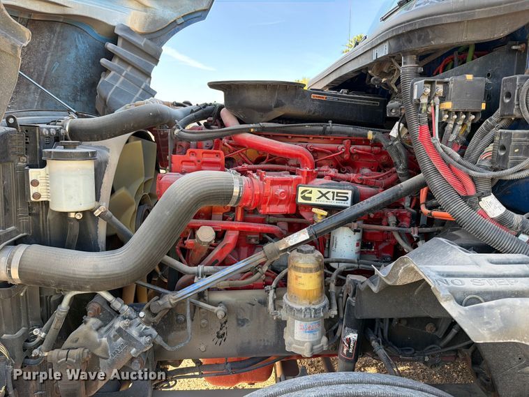 image for item YA2122 2018 International LT625 semi truck