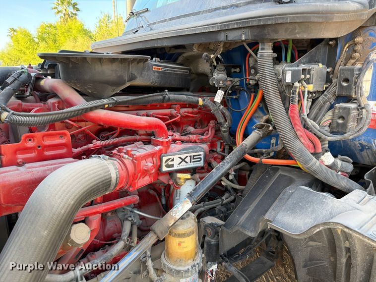 image for item YA2122 2018 International LT625 semi truck