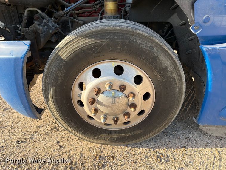 image for item YA2122 2018 International LT625 semi truck