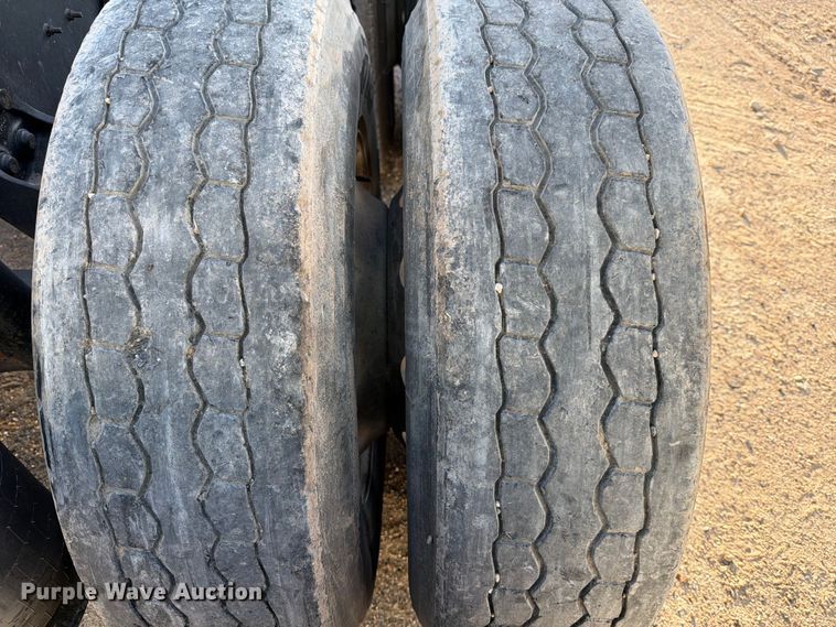 image for item YA2122 2018 International LT625 semi truck