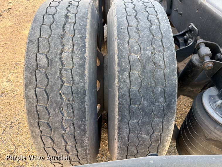 image for item YA2122 2018 International LT625 semi truck