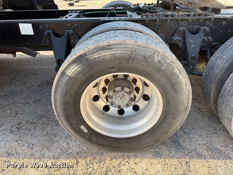 image for item YA2122 2018 International LT625 semi truck