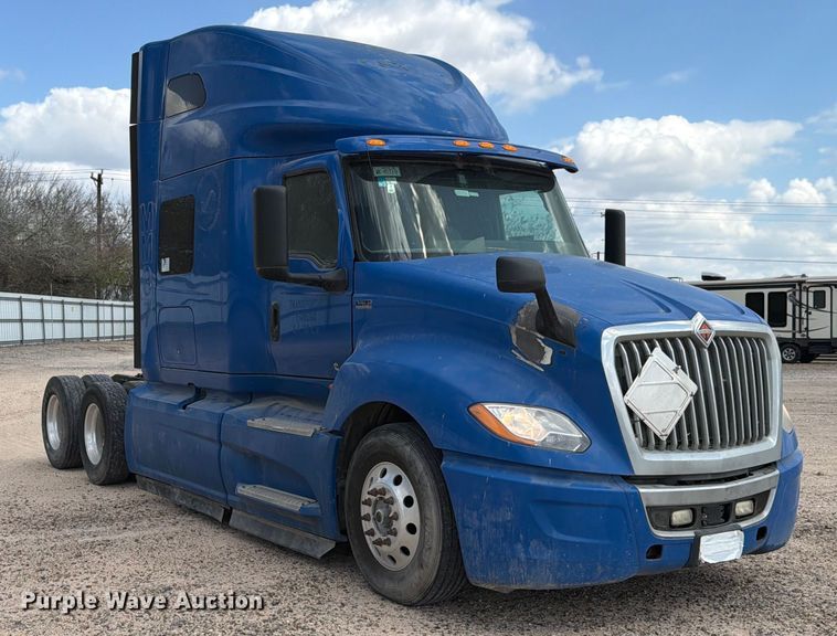 image for item YA2145 2018 International LT625 semi truck