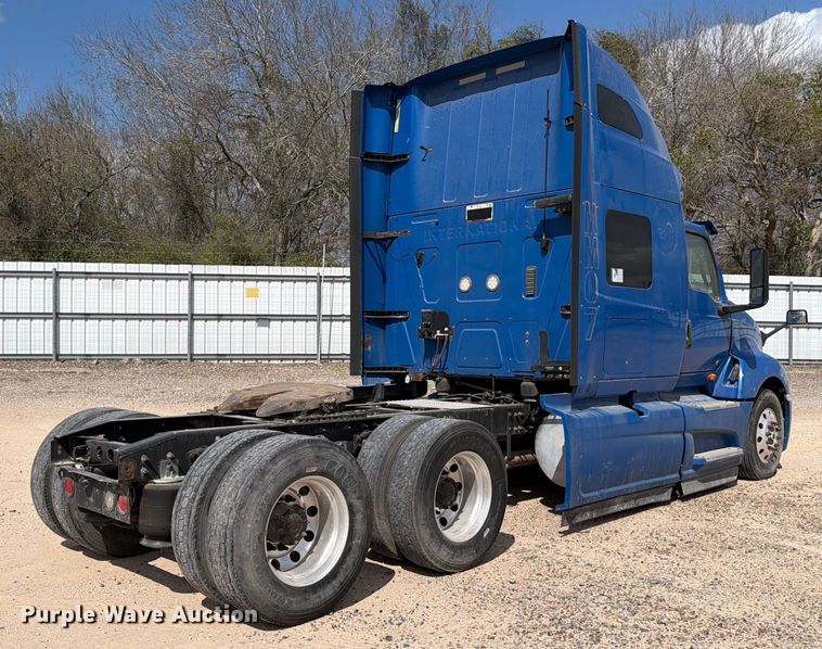 image for item YA2145 2018 International LT625 semi truck