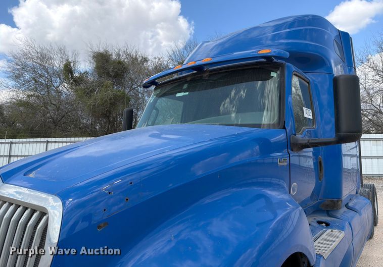 image for item YA2145 2018 International LT625 semi truck