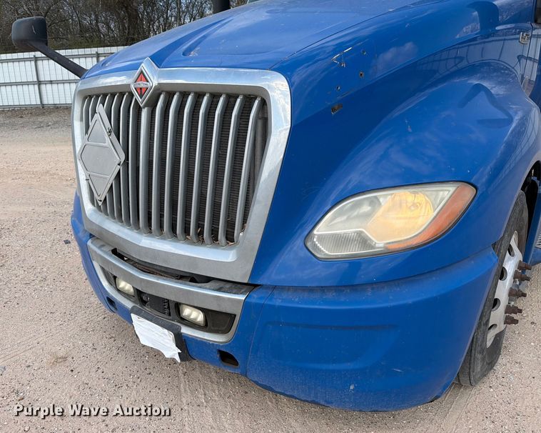 image for item YA2145 2018 International LT625 semi truck