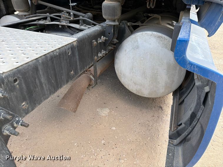 image for item YA2145 2018 International LT625 semi truck