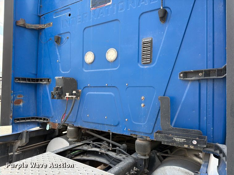 image for item YA2145 2018 International LT625 semi truck