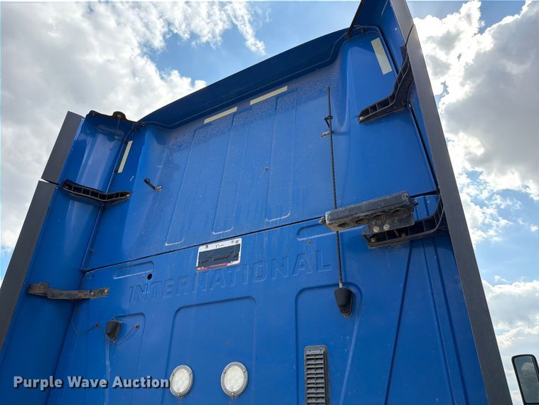 image for item YA2145 2018 International LT625 semi truck