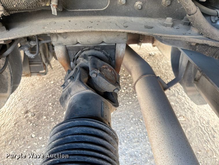 image for item YA2145 2018 International LT625 semi truck