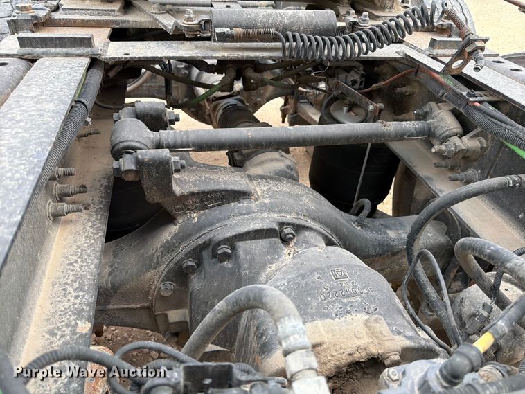 image for item YA2145 2018 International LT625 semi truck