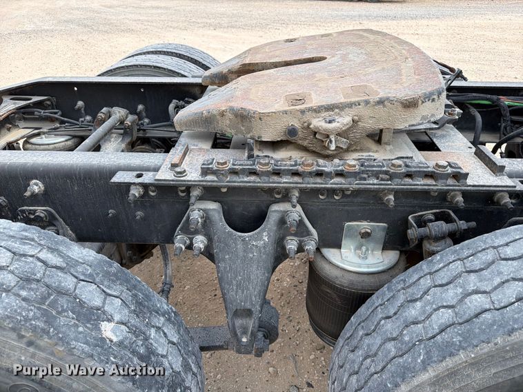 image for item YA2145 2018 International LT625 semi truck