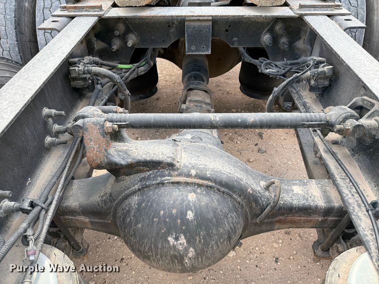 image for item YA2145 2018 International LT625 semi truck