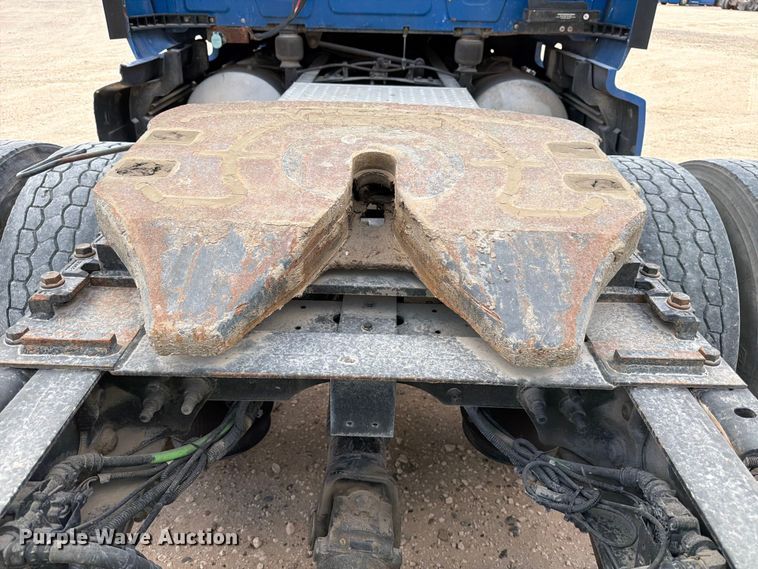 image for item YA2145 2018 International LT625 semi truck