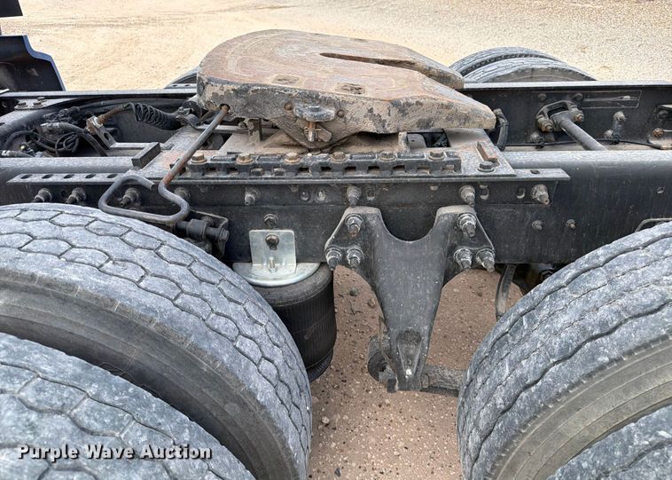 image for item YA2145 2018 International LT625 semi truck