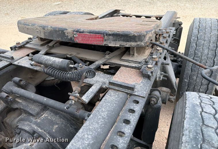 image for item YA2145 2018 International LT625 semi truck