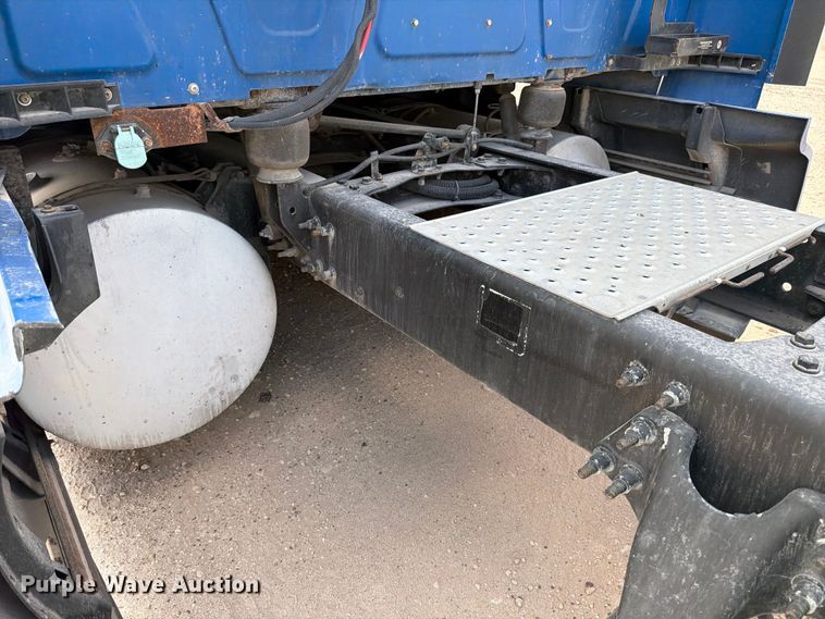 image for item YA2145 2018 International LT625 semi truck