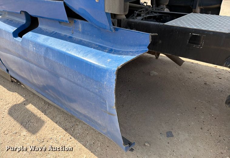 image for item YA2145 2018 International LT625 semi truck