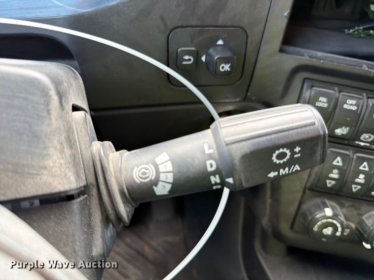 image for item YA2145 2018 International LT625 semi truck