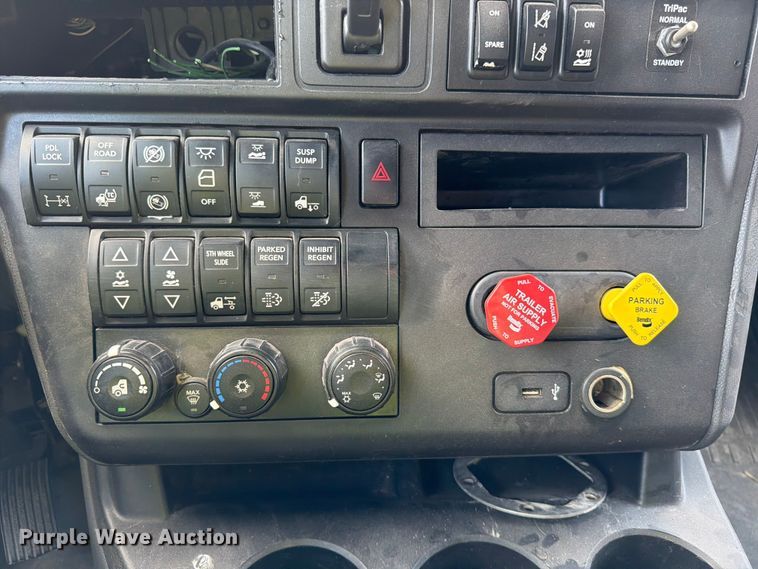 image for item YA2145 2018 International LT625 semi truck