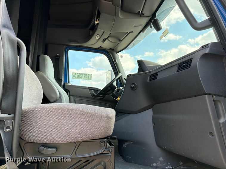 image for item YA2145 2018 International LT625 semi truck