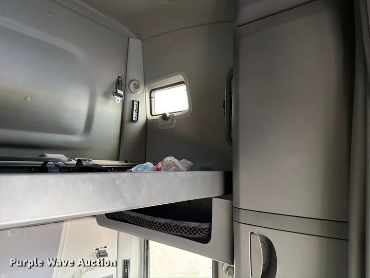 image for item YA2145 2018 International LT625 semi truck