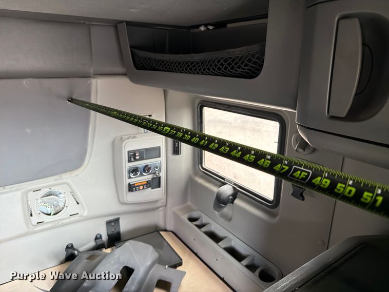 image for item YA2145 2018 International LT625 semi truck