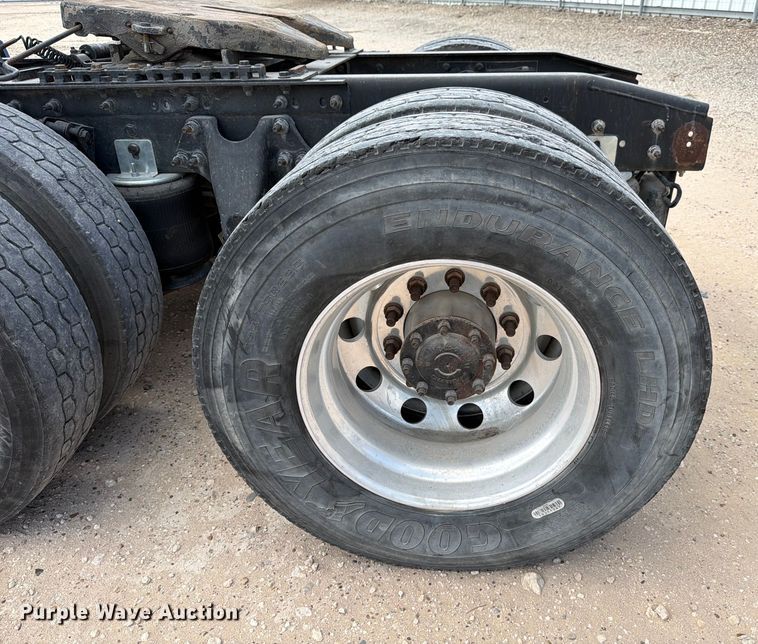 image for item YA2145 2018 International LT625 semi truck