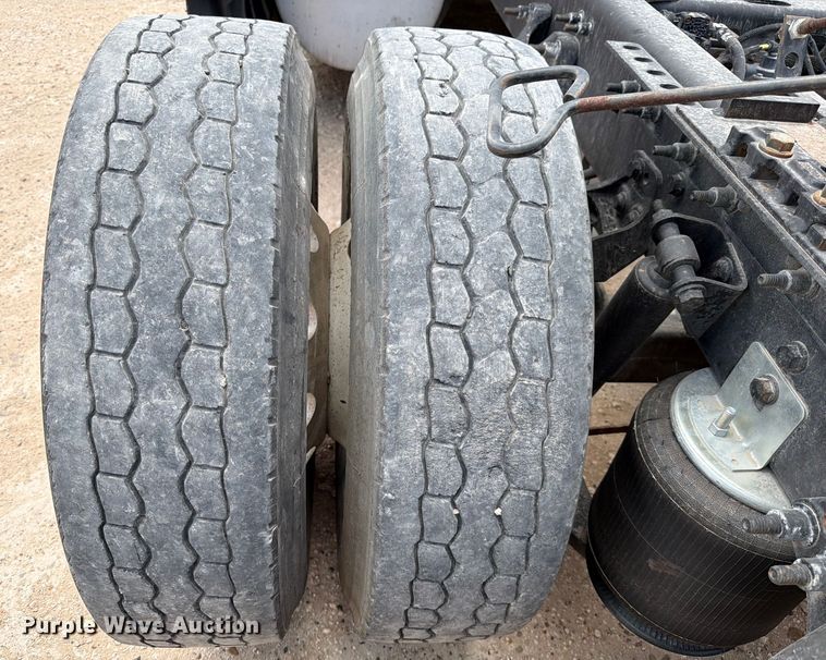 image for item YA2145 2018 International LT625 semi truck