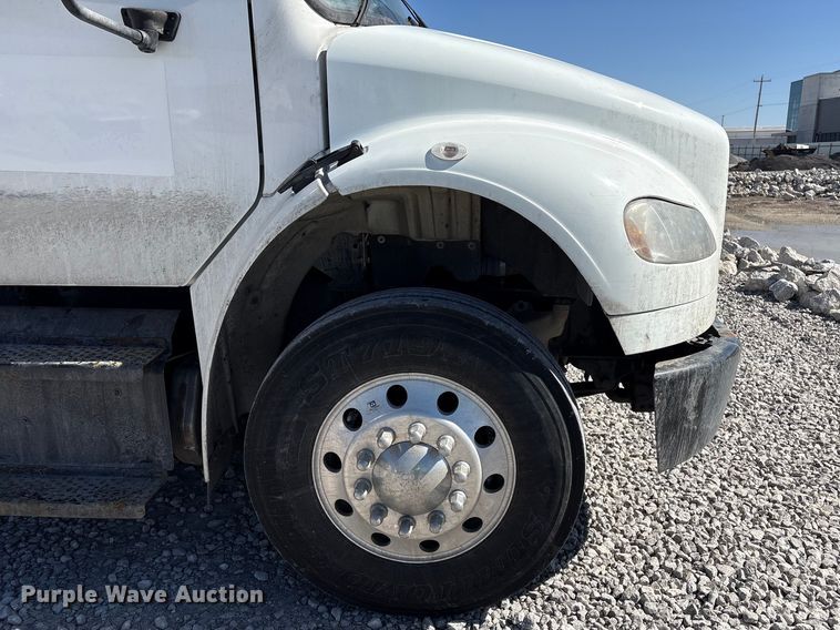 image for item YA2150 2019 Freightliner Business Class M2 box truck