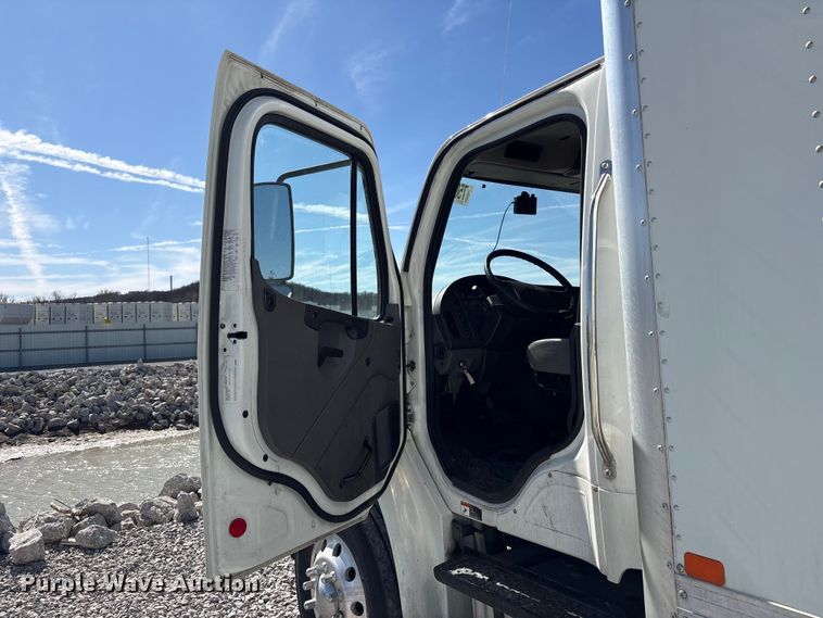 image for item YA2150 2019 Freightliner Business Class M2 box truck