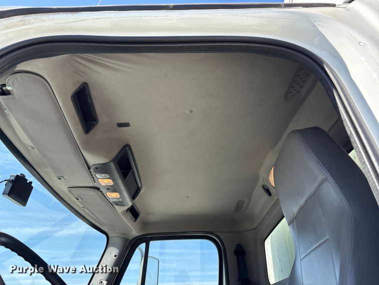 image for item YA2150 2019 Freightliner Business Class M2 box truck