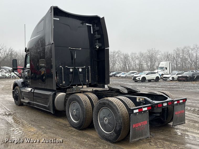 image for item YA2243 2023 Peterbilt 579 semi truck
